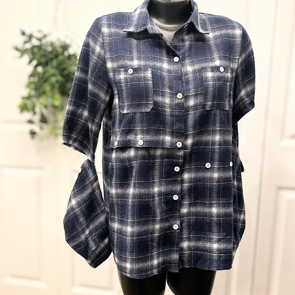 GUC Plaid button down - Picture 3 of 10